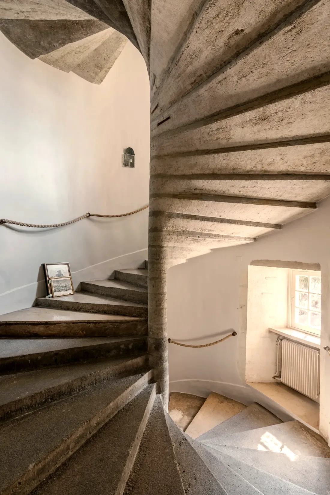 Escalier à vis en pierre du château