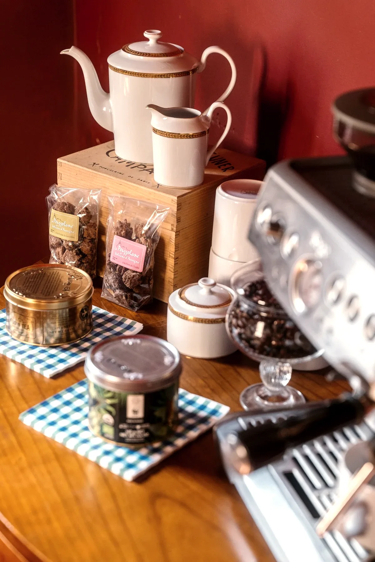 Service à café en porcelaine, thés et chocolats d'Auvergne